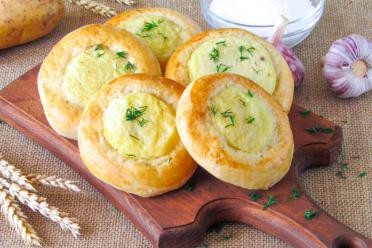 Oven-Baked Potato Shanezhki
