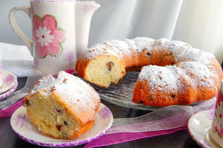 Irresistible Vanilla Raisin Cupcakes