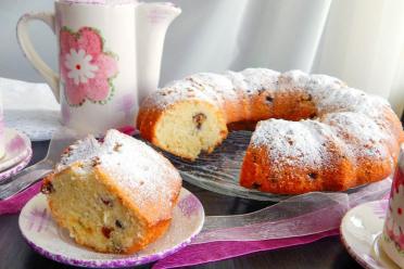 Irresistible Vanilla Raisin Cupcakes