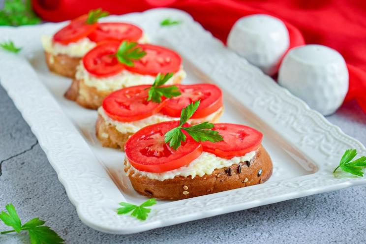 Tomato and Cheese Sandwiches: Quick, Bright, and Tasty