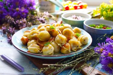 Quick and Delicious Pan-Fried Dumplings with Onions
