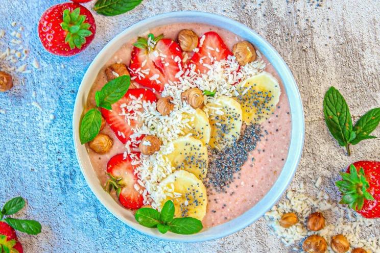 Healthy Berry & Nut Smoothie Bowl Healthy Berry & Nut Smoothie Bowl