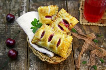 Jam-Filled Puff Pastry Buns