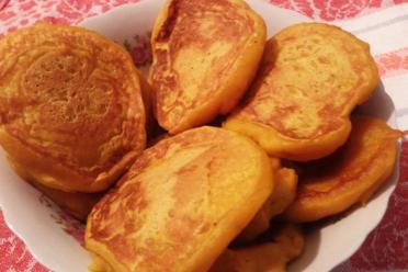 Delicious Tropical Pumpkin Pancakes (Eggless)