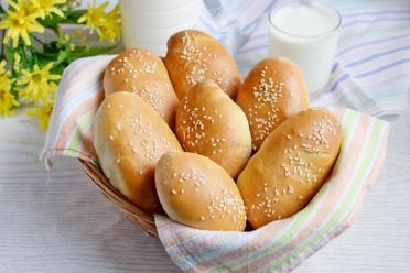 Oven-Baked Yeast Dough Minced Pies