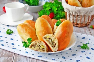 Oven-Baked Meat and Potato Pies