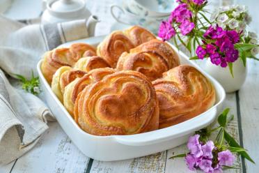 Quick & Easy Oven-Baked Yeast Buns