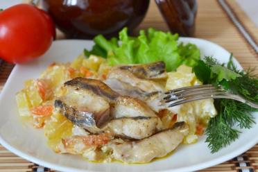 Baked Mackerel with Onions and Mayonnaise in Foil