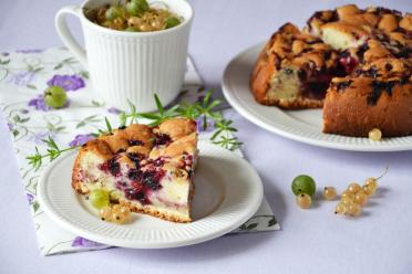 Quick Berry Butter Dough Pie