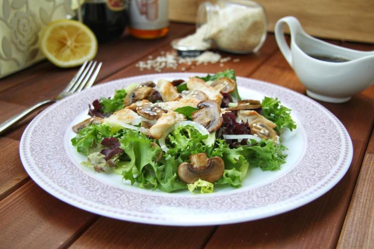 Chicken & Mushroom Salad with Cucumber and Light Dressing Chicken & Mushroom Salad with Cucumber and Light Dressing