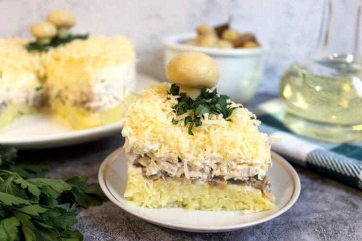 Chicken, Mushroom & Cheese Layered Salad