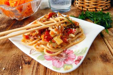 Spicy Asian Wok Noodles with Eggplant and Veggies