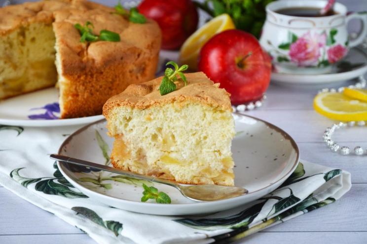 Apple Charlotte: Quick, Fluffy, and Family-Friendly