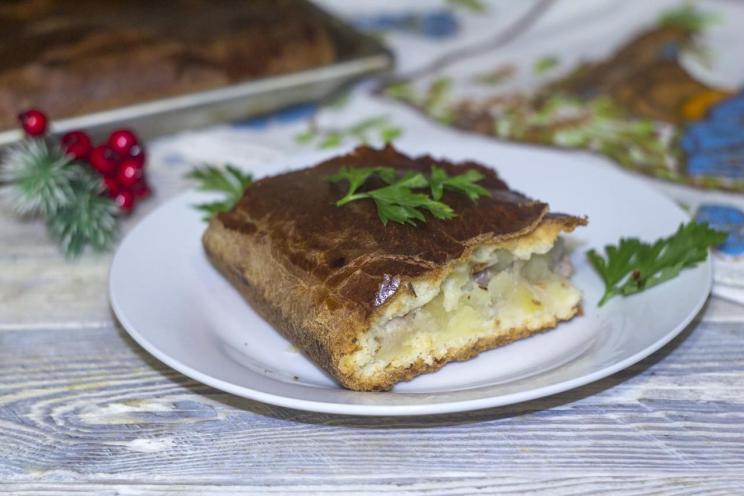 Irresistible Meat and Potato Yeast Pie