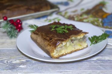 Irresistible Meat and Potato Yeast Pie