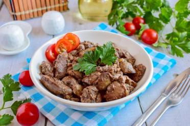 Quick and Tasty: Pan-Fried Chicken Liver with Onions