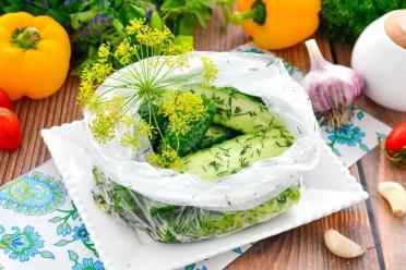Quick Pickled Cucumbers in 30 Minutes
