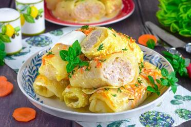 Juicy Stuffed Cabbage Rolls with Sour Cream Sauce