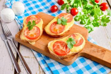 Cheesy Tomato Garlic Hot Sandwiches