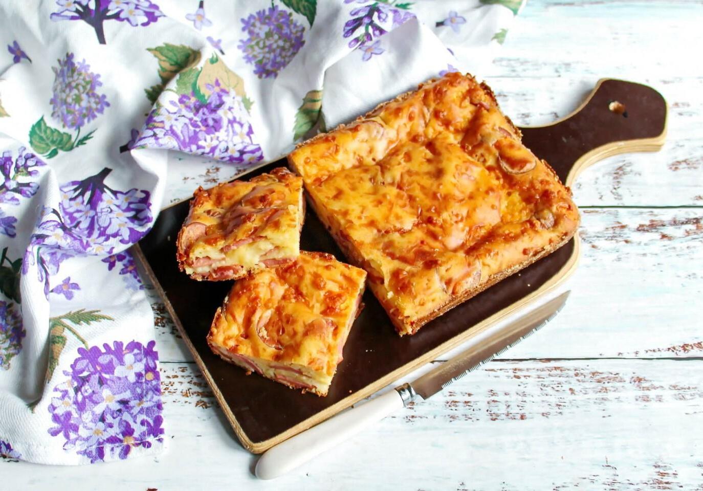 Cheesy Sausage Jellied Pie on Kefir