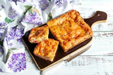 Cheesy Sausage Jellied Pie on Kefir