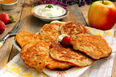 Apple-Kefir Pancakes: A Family Breakfast Delight