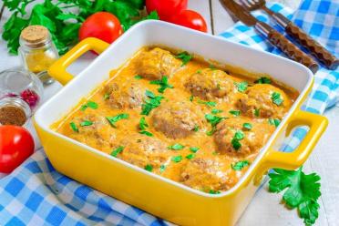 Oven-Baked Meatballs in Creamy Sauce