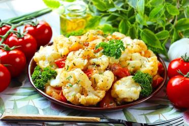 Tasty Low-Calorie Cauliflower & Tomato Dish