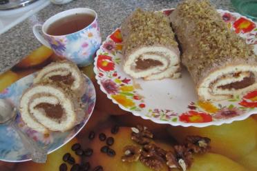 Coffee-Banana Cream Sponge Roll