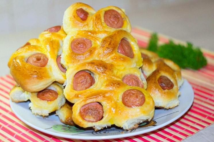 Oven-Baked Sausage Yeast Pies Oven-Baked Sausage Yeast Pies