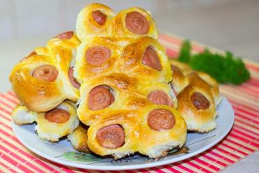 Oven-Baked Sausage Yeast Pies