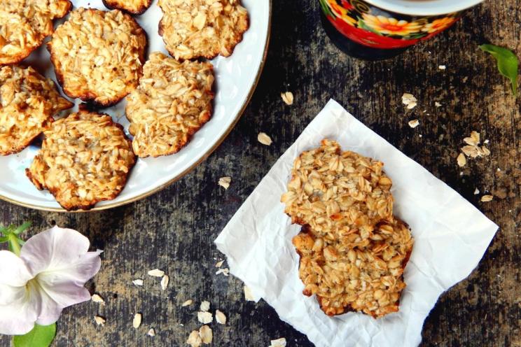 Healthy Flourless Butter-Free Oatmeal Cookies