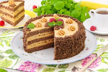 Banana Caramel Chocolate Cake