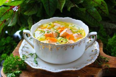 Creamy Finnish Salmon Soup (Lohikeito)