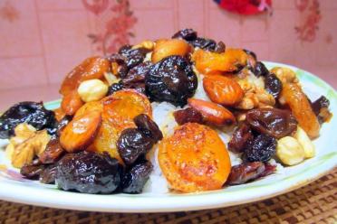 Sweet Armenian Pilaf with Dried Fruits