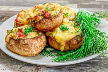 Oven-Baked Ham and Cheese Stuffed Mushrooms