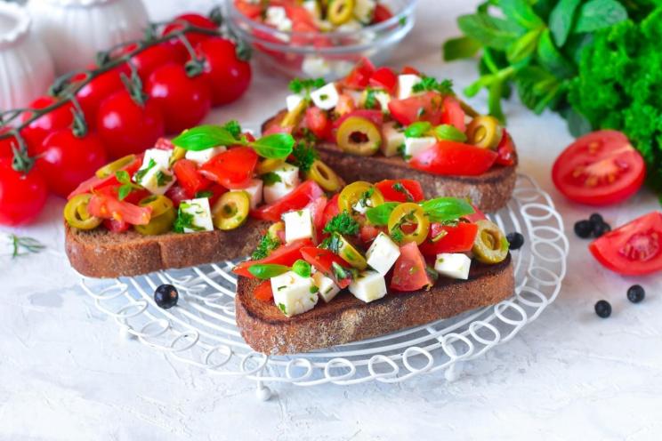 Curd Cheese Bruschetta Delight
