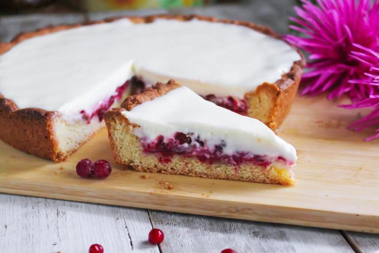 Lingonberry Sour Cream Shortcrust Pie