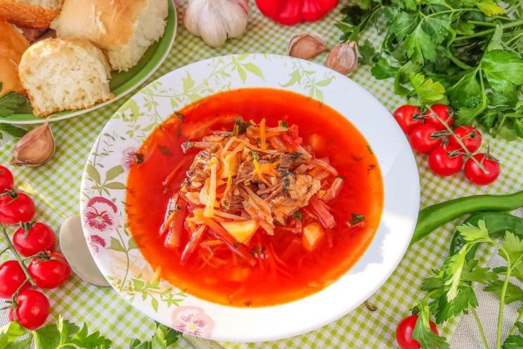 Borscht with Garlic Pampushki