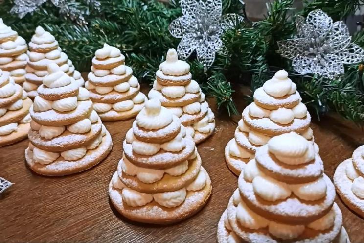 Honey-Curd Christmas Tree Cakes Honey-Curd Christmas Tree Cakes