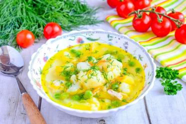 Simple and Delicious Chicken Cauliflower Soup