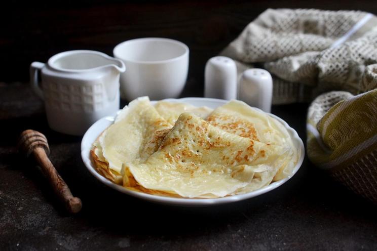 Lacy Custard Pancakes with Boiling Water and Milk