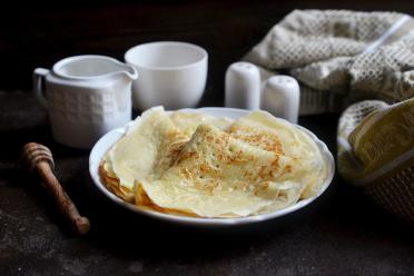 Lacy Custard Pancakes with Boiling Water and Milk