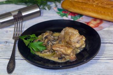 Pan-Seared Chicken with Mushrooms and Peppers