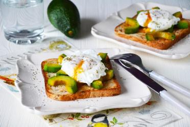 Avocado Poached Egg Breakfast Sandwich