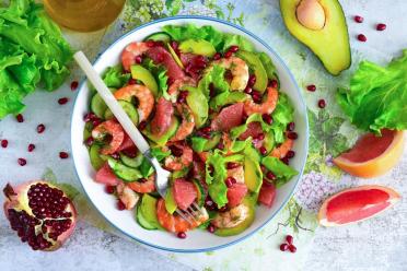 Shrimp and Pomegranate Salad with Grapefruit Twist