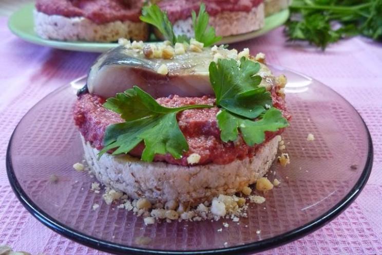 Herring and Beetroot Pesto Canapés Herring and Beetroot Pesto Canapés