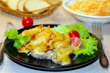 Captain's Style Baked Meat with Festive Potatoes