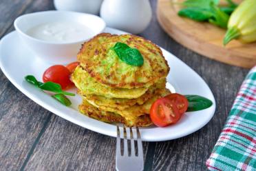 Fluffy Zucchini Semolina Pancakes