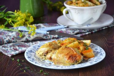 Oven-Baked Juicy Chicken Thighs with Crispy Finish
